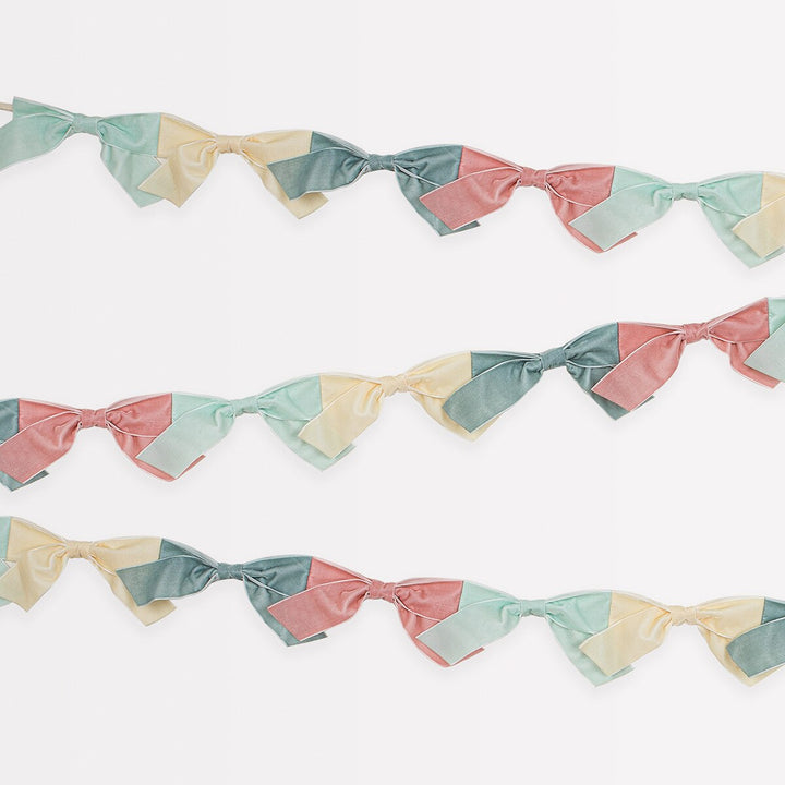 Velvet Bow Garland-Seasonal Decorations-LNH Edit