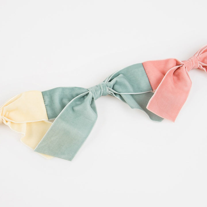 Velvet Bow Garland-Seasonal Decorations-LNH Edit