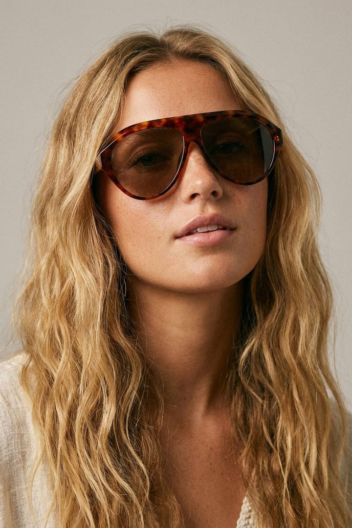 Tortoiseshell Retro Aviator Sunglasses with Brown Lenses: GREEN / ONE