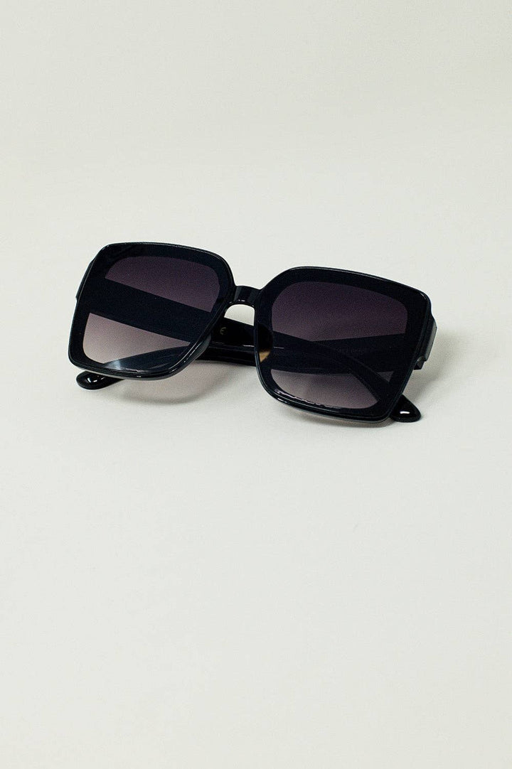 Oversized Cat Eye Sunglasess in Black: Black / One Size