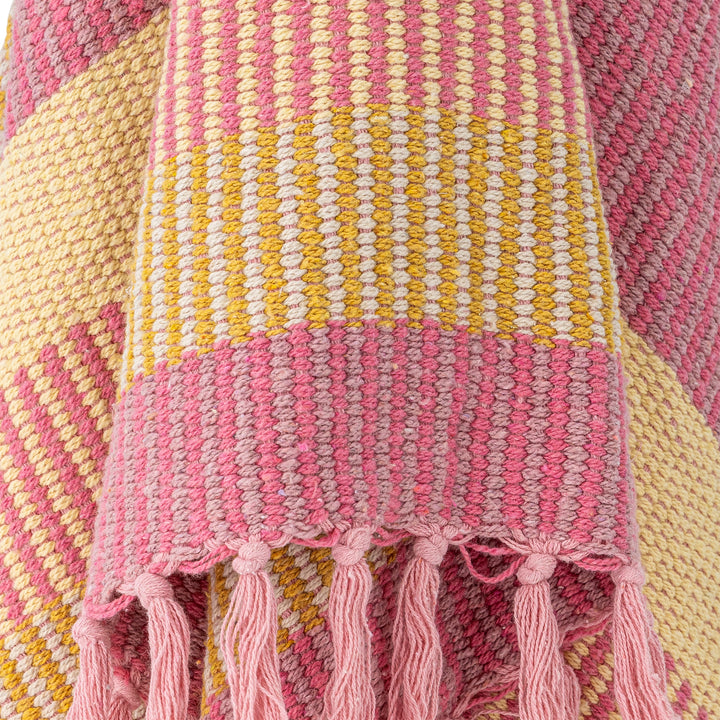 Isnel Pink Throw