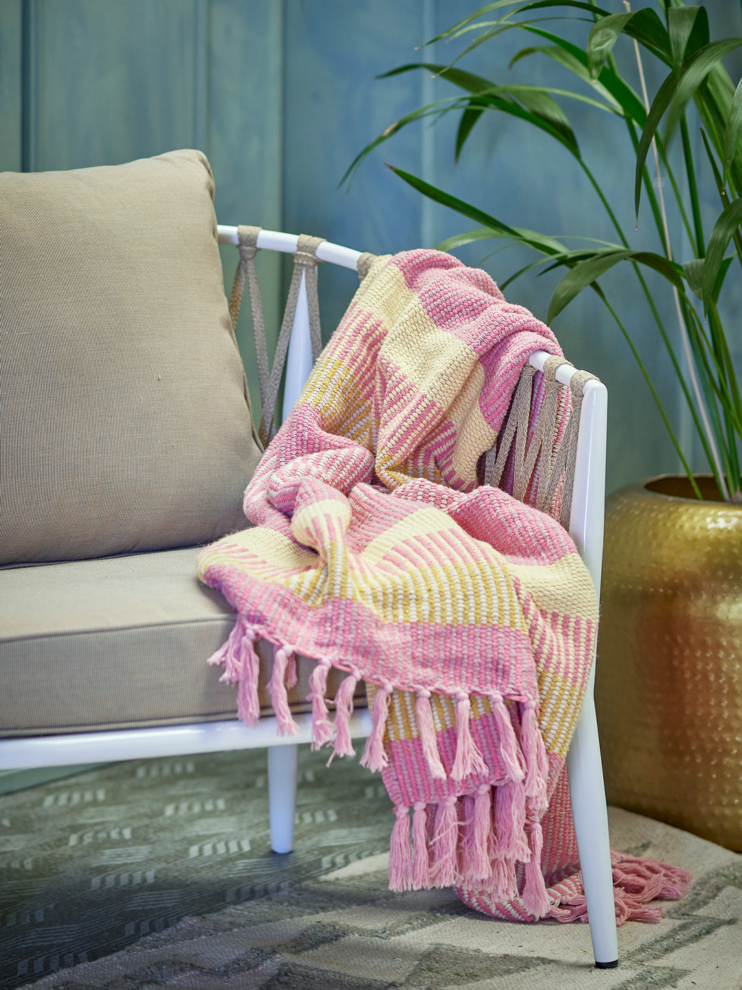 Isnel Pink Throw