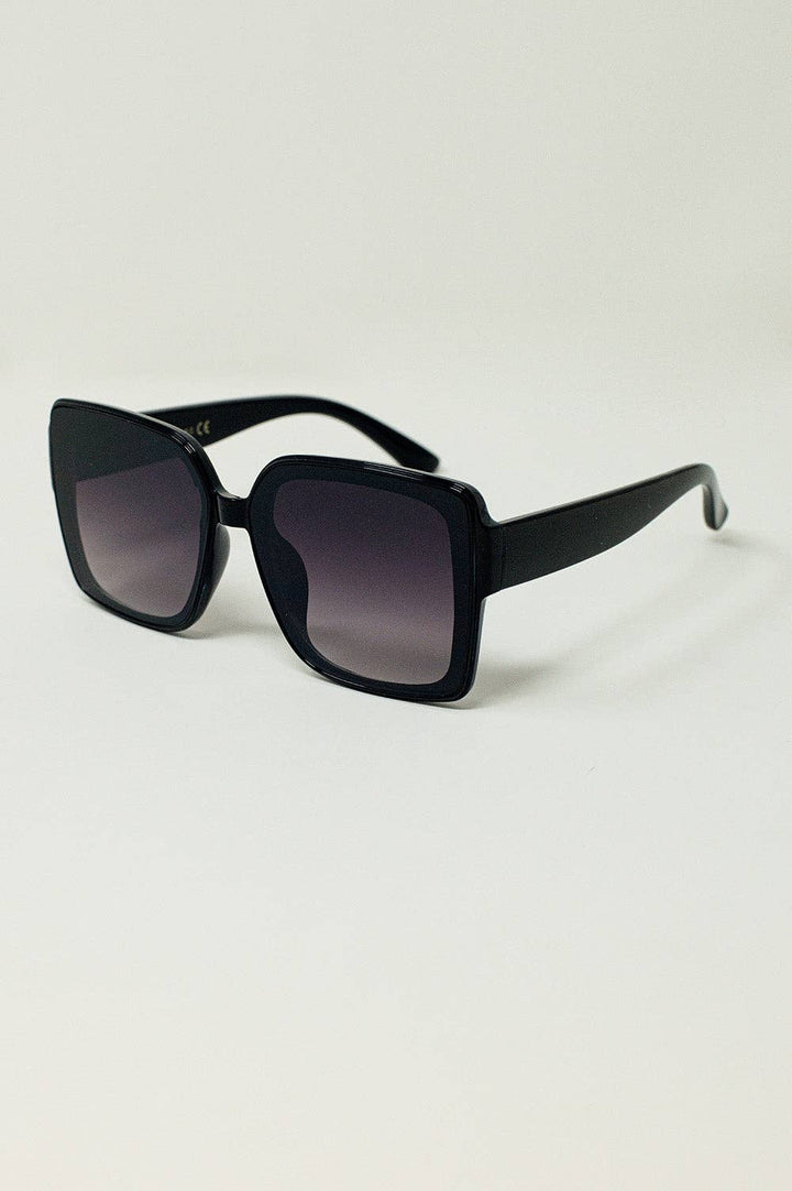 Oversized Cat Eye Sunglasess in Black: Black / One Size