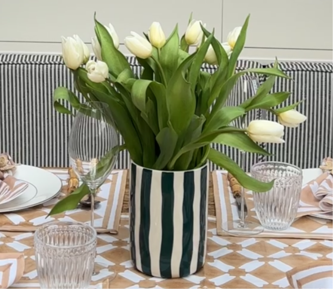 Vase Stripes - gentle green