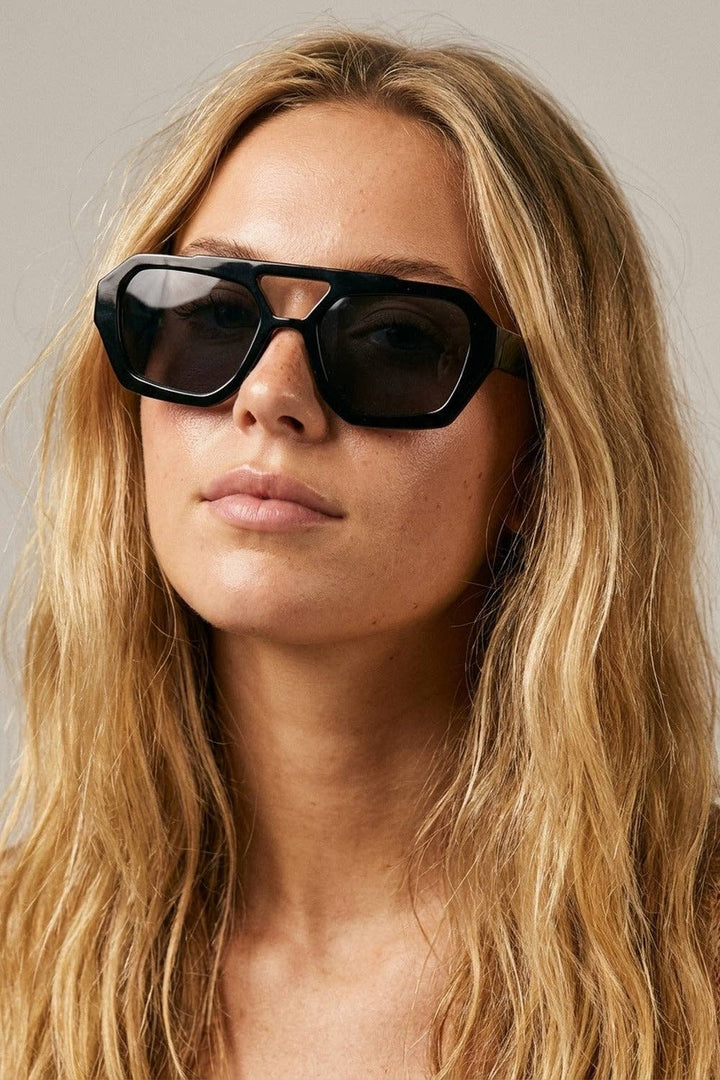 Black Geometric Frame Fashion Sunglasses for Women: BLACK / ONE