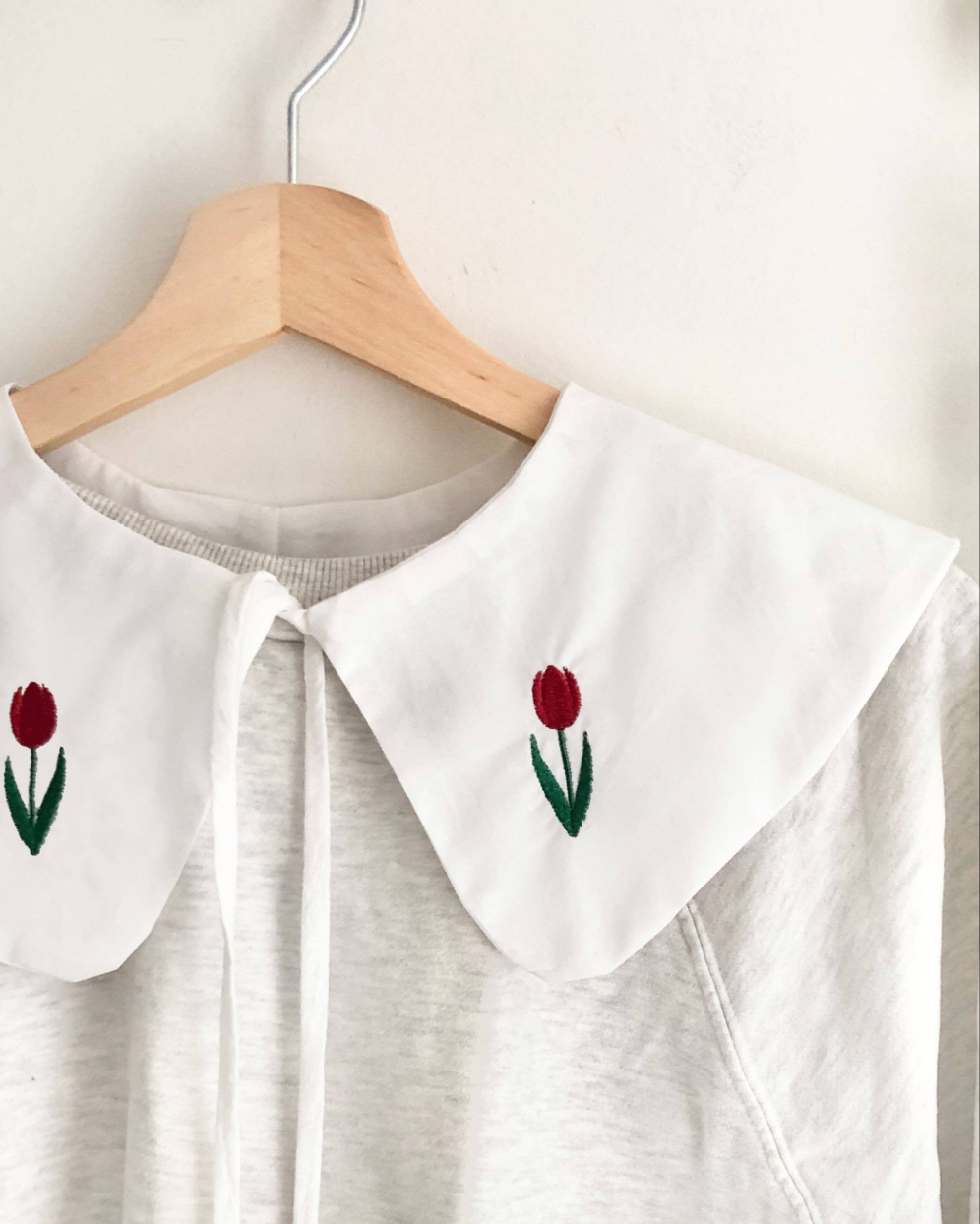 White Detachable Collar With Tulip Embroidery Detail--LNH Edit