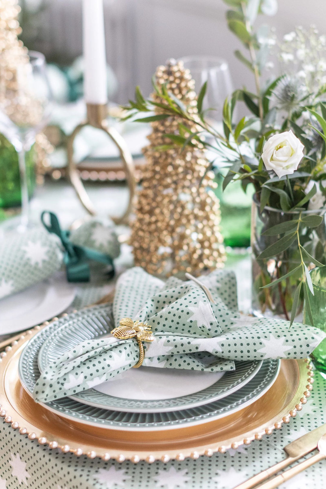 LNH Edit Mistletoe green star napkins, set of four hand block-printed cotton napkins styled with gold accents and festive table setting.