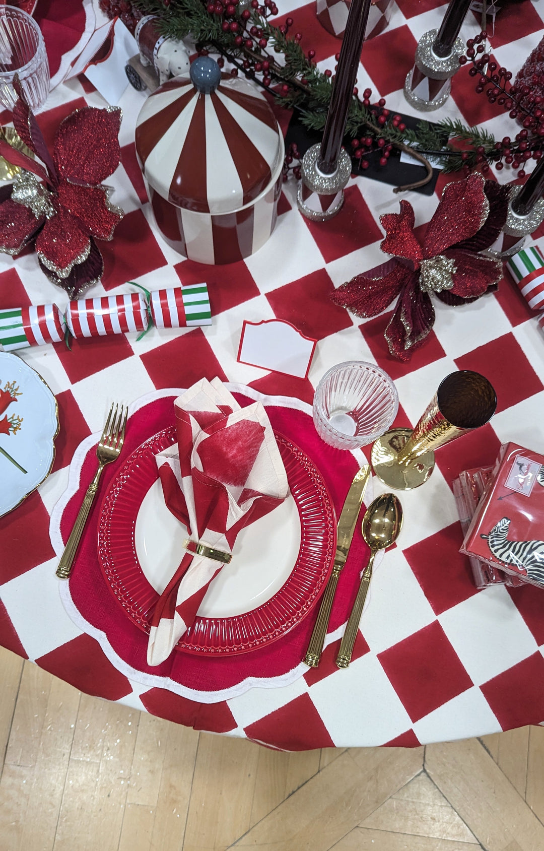 Red Round Tablecloth-Tablecloths-LNH Edit
