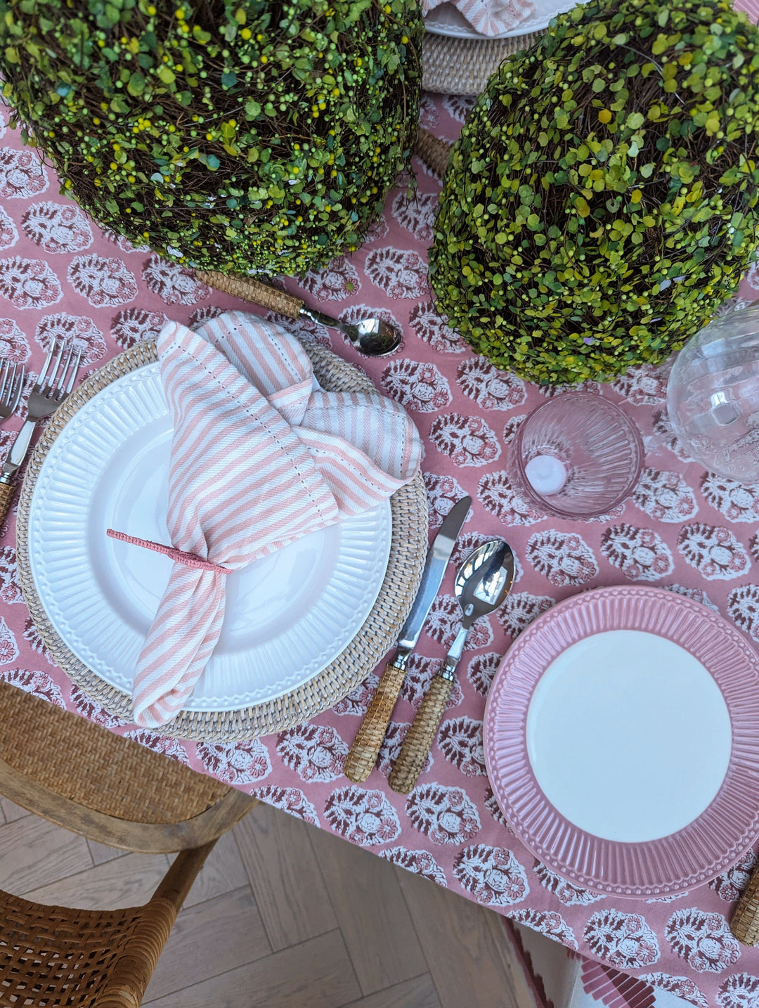 Pia Pink Round Tablecloth