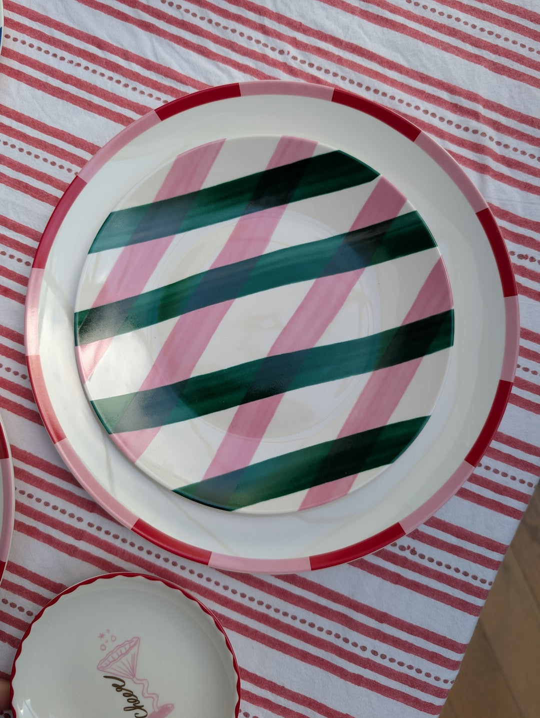 Large Christmas bliss plates Pink set of 2