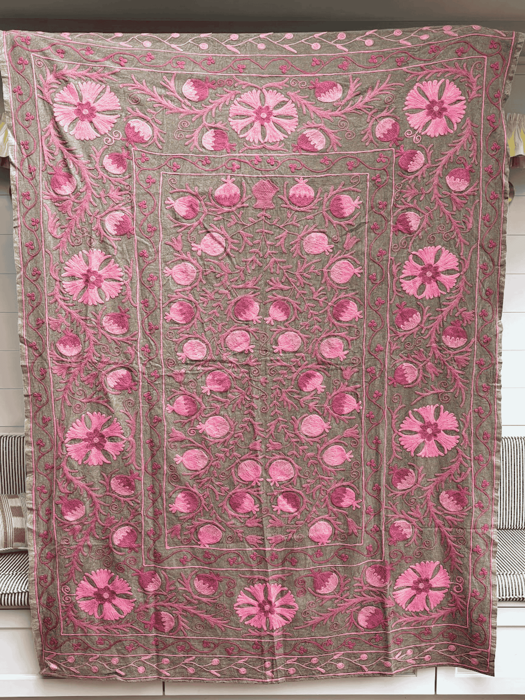 Suzani 076, Pop Pink