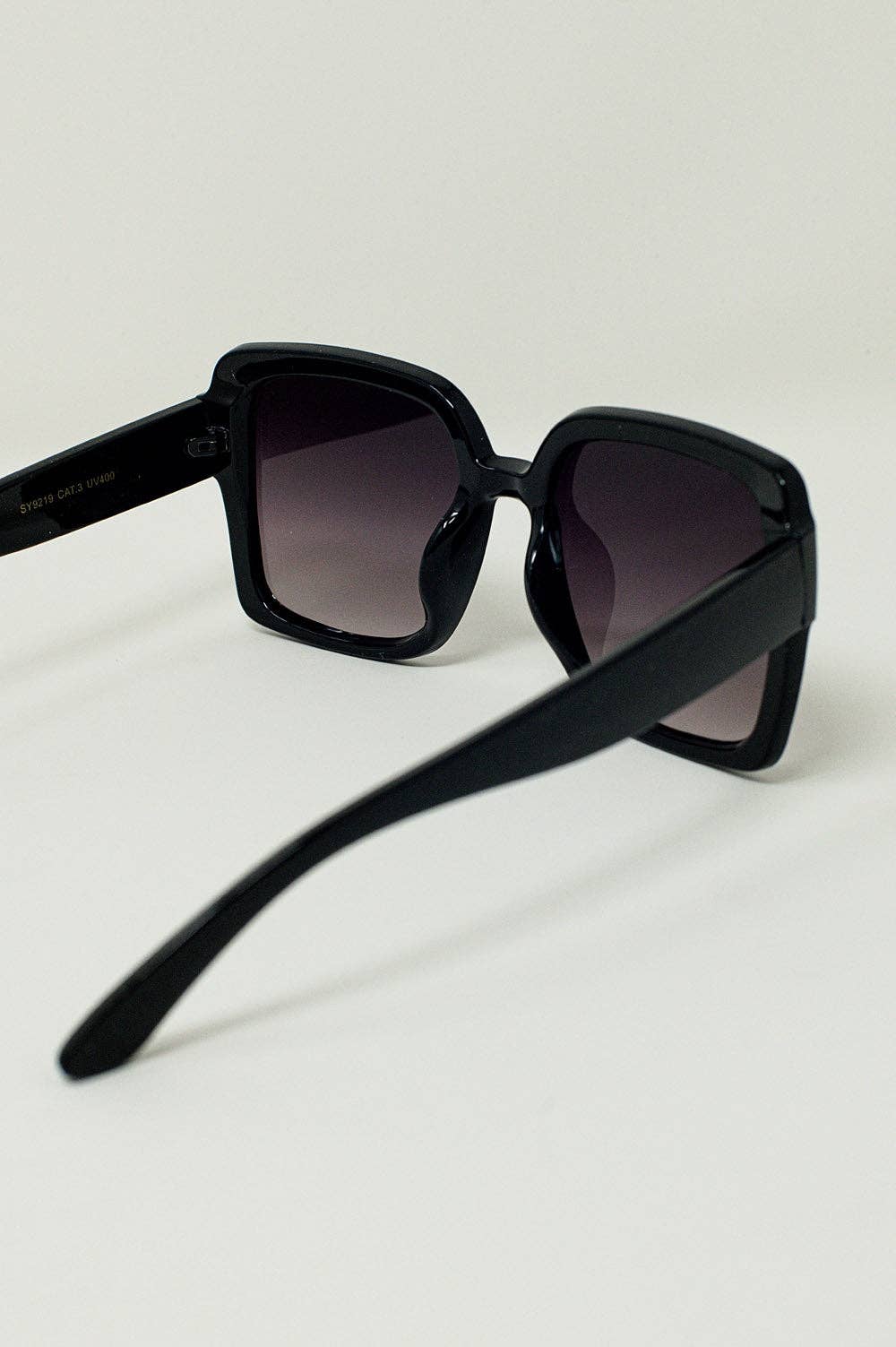 Oversized Cat Eye Sunglasess in Black: Black / One Size