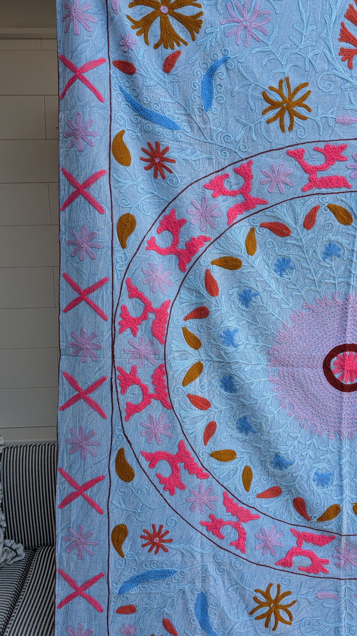 Suzani 054, Bloom-throw-LNH Edit