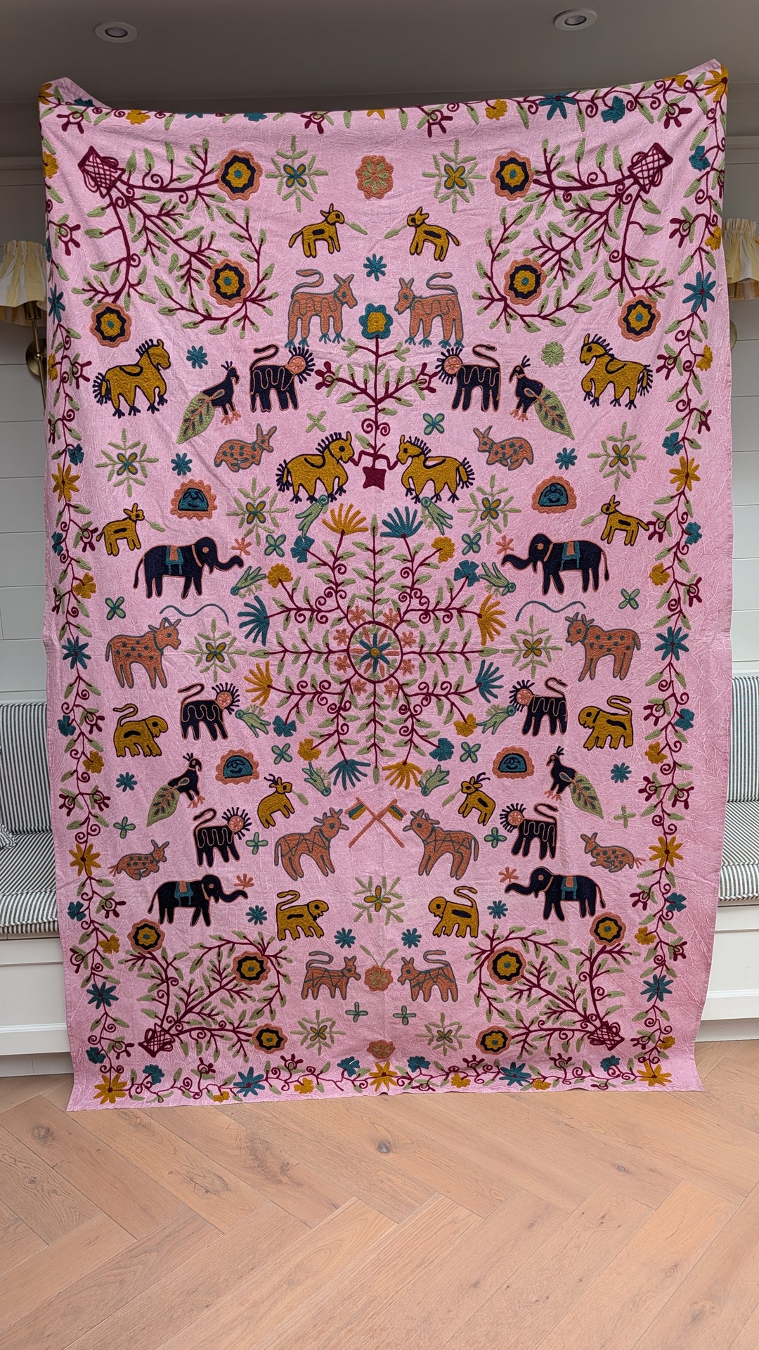 Suzani 064, Animal Pink