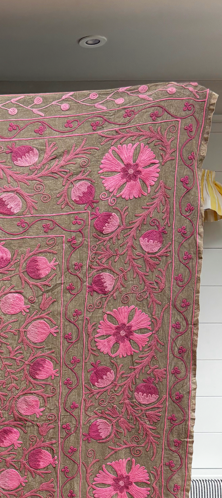 Suzani 076, Pop Pink