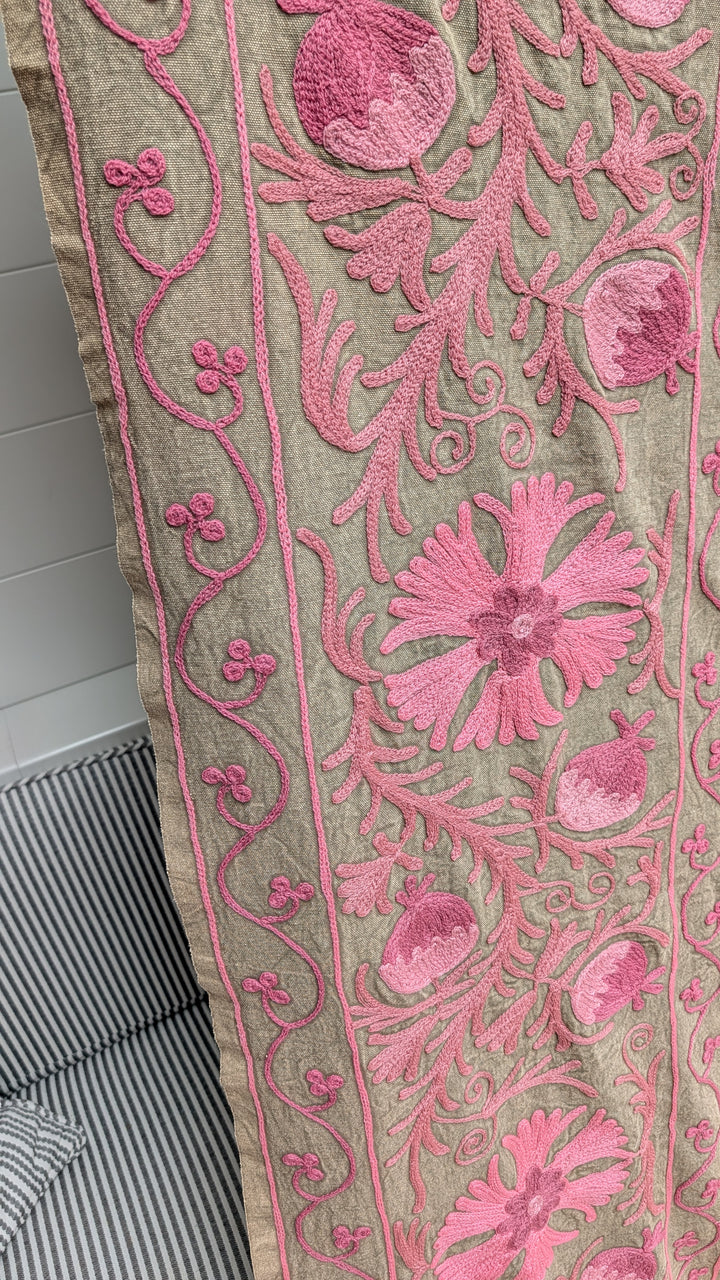 Suzani 076, Pop Pink