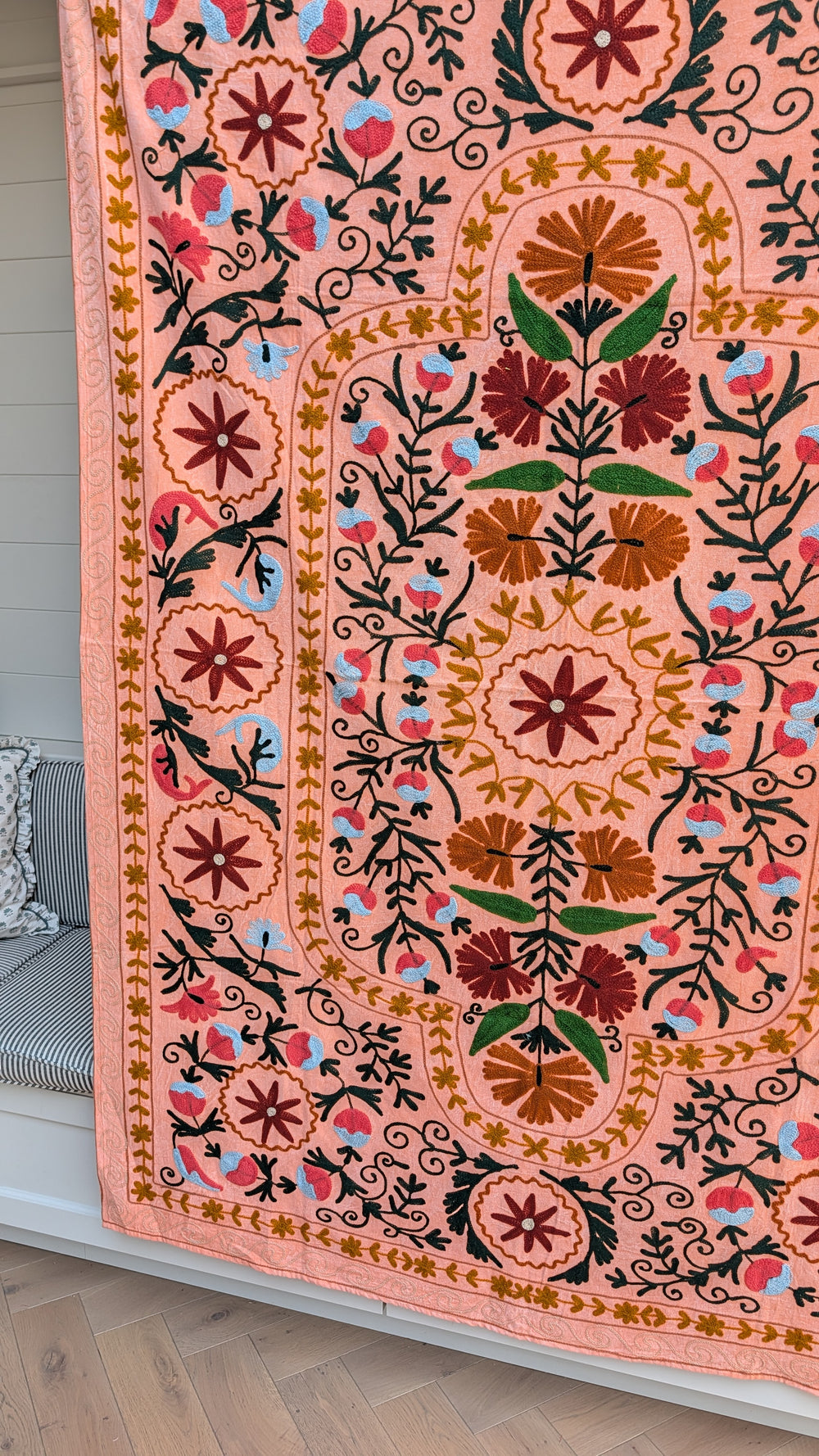 Suzani 059, Arabian Nights-throw-LNH Edit