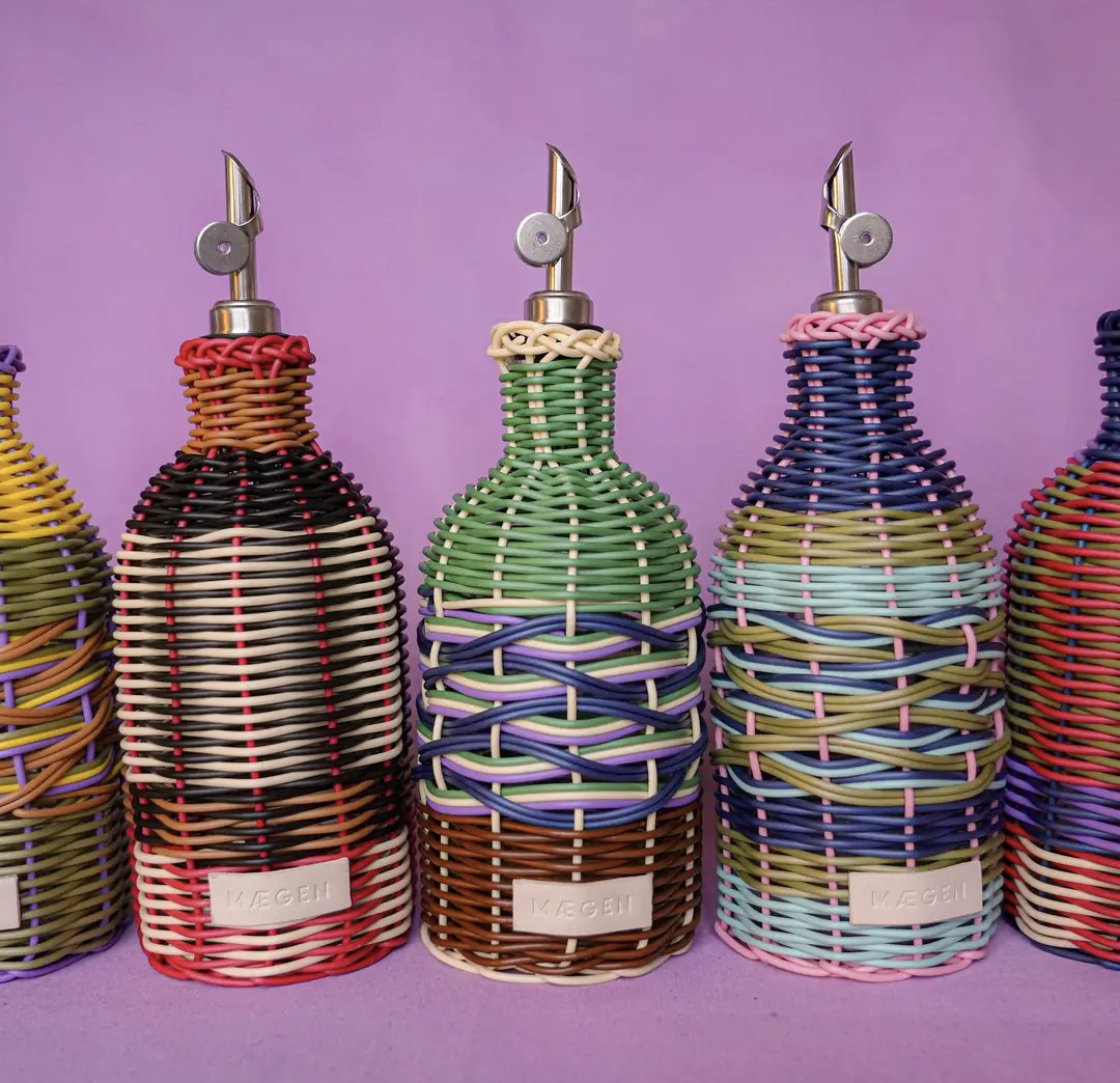 Black/Cream Woven Oil Pourer