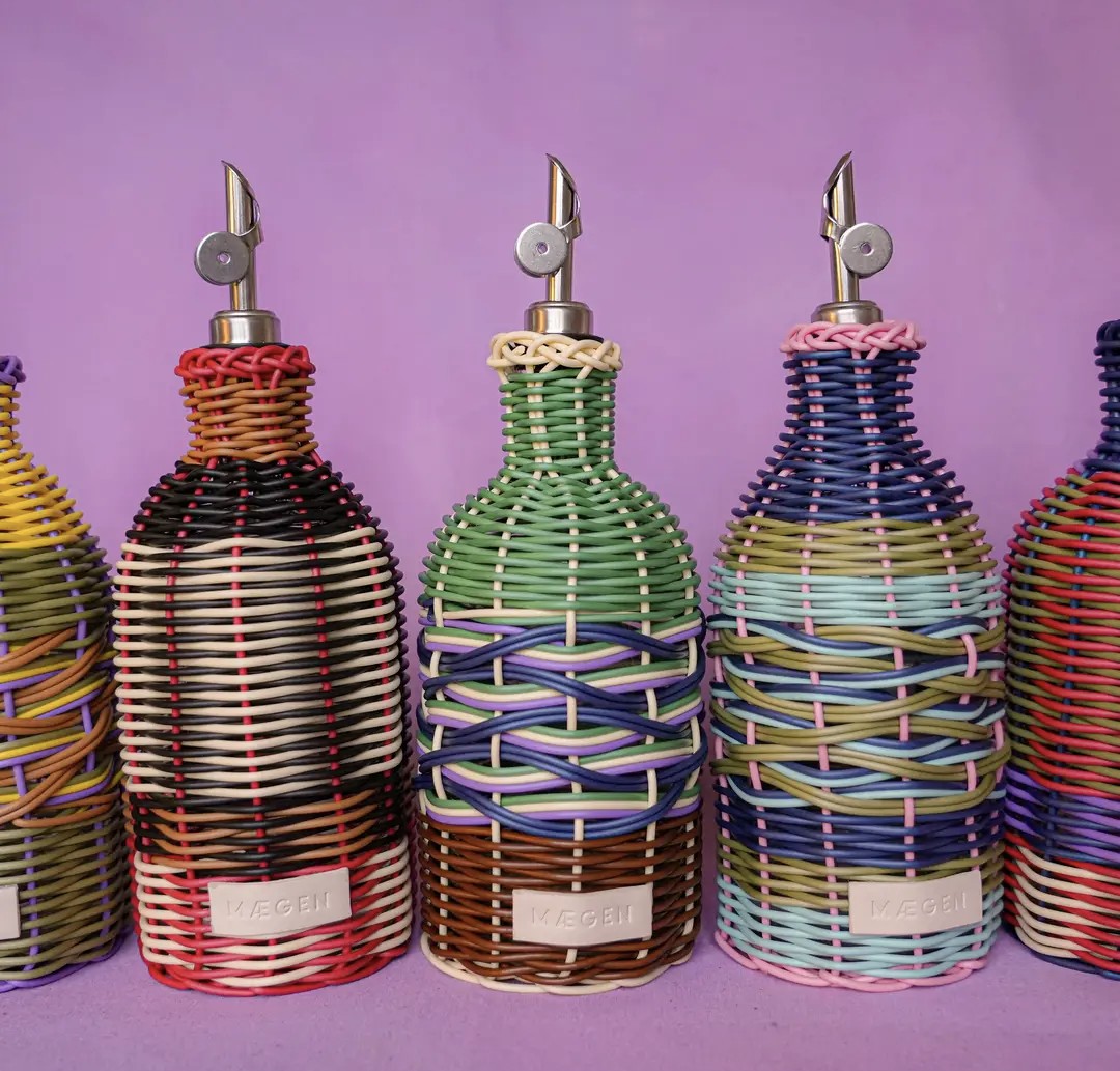 Brown/Green woven Oil Pourer