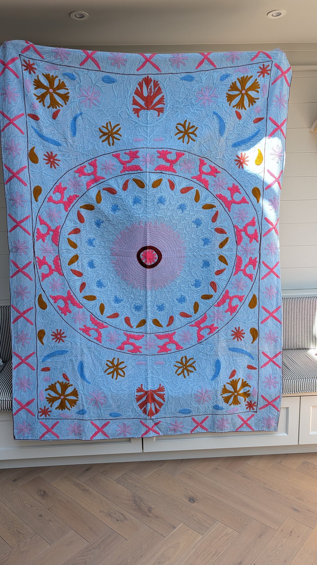 Suzani 054, Bloom-throw-LNH Edit