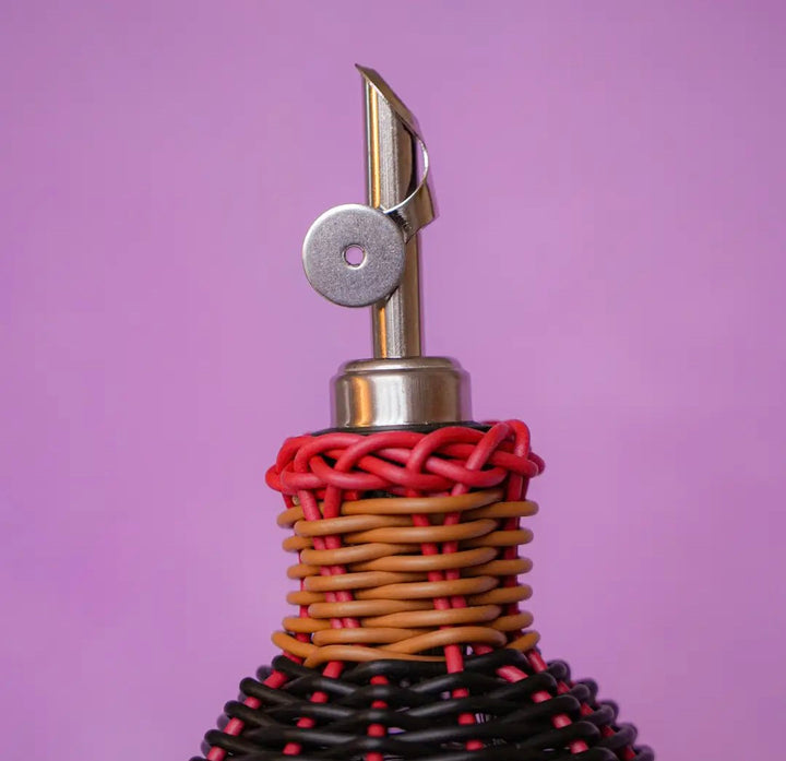 Black/Cream Woven Oil Pourer