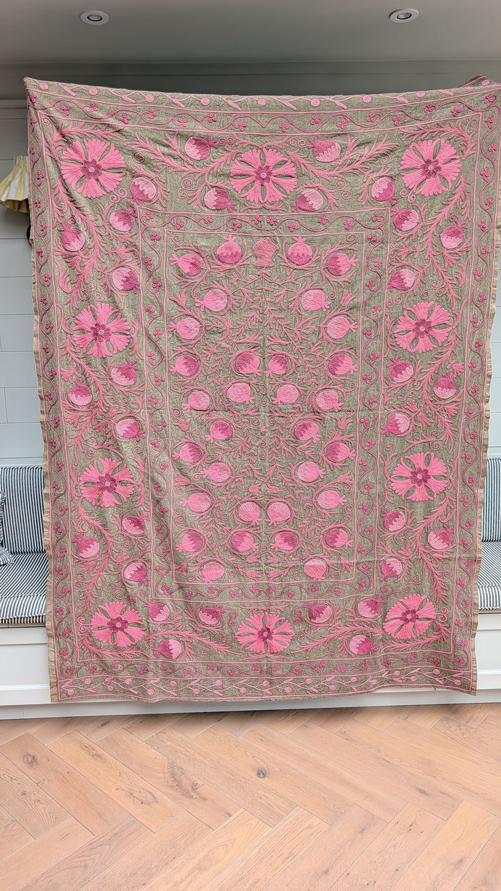 Suzani 076, Pop Pink