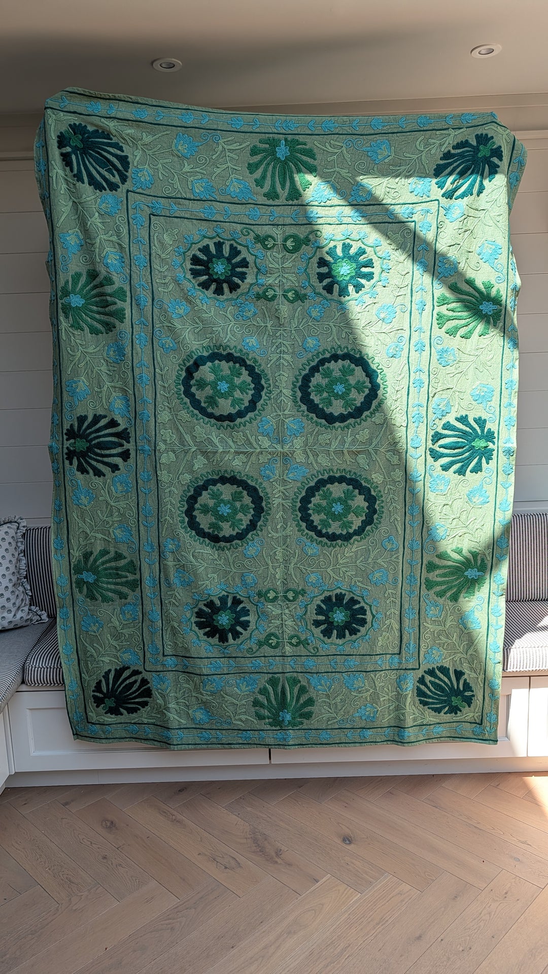 Suzani 047, Seaweed-throw-LNH Edit