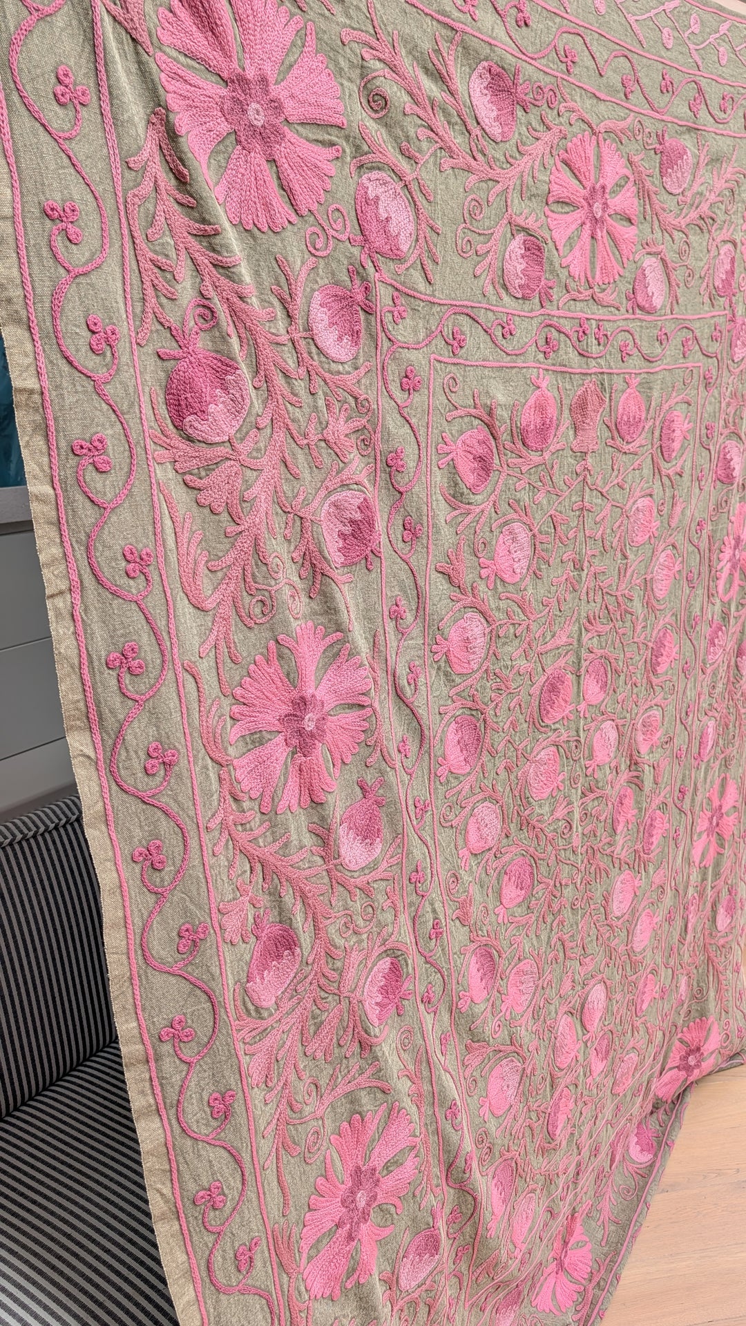 Suzani 076, Pop Pink