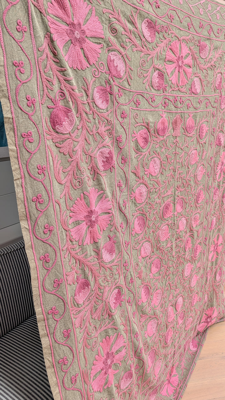 Suzani 076, Pop Pink
