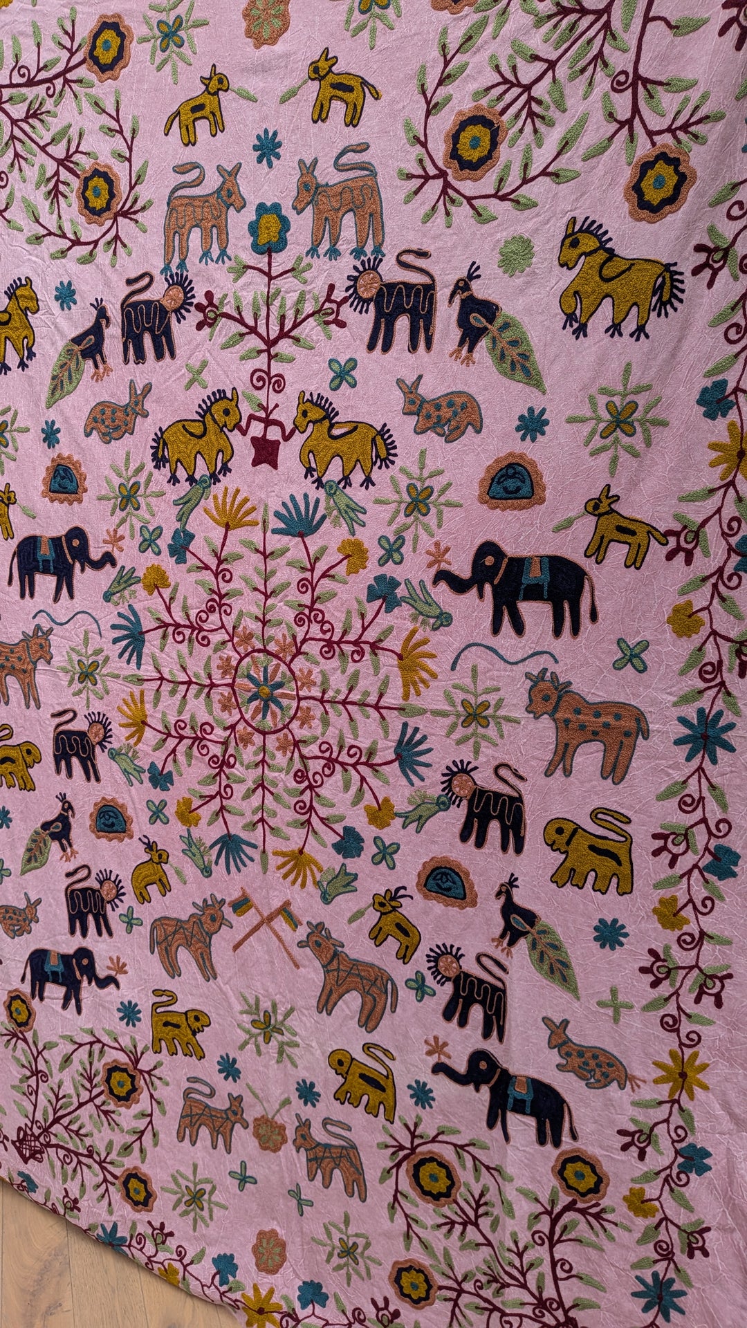 Suzani 064, Animal Pink