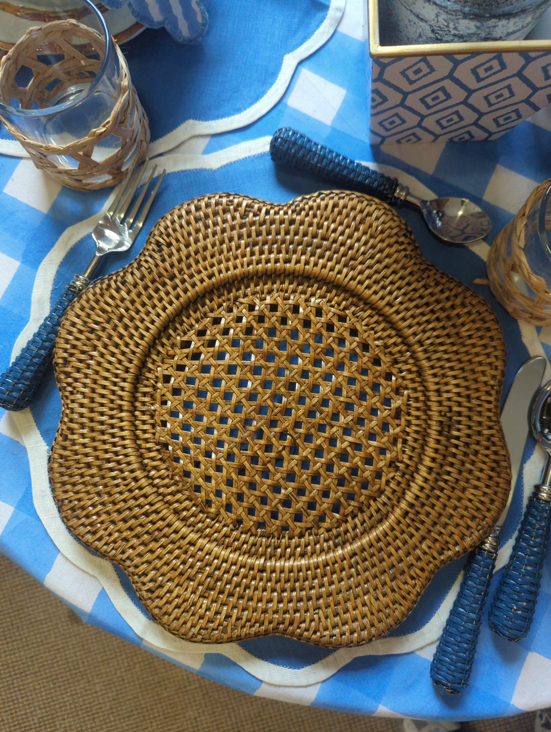 Scallop Dark Natural Rattan Charger