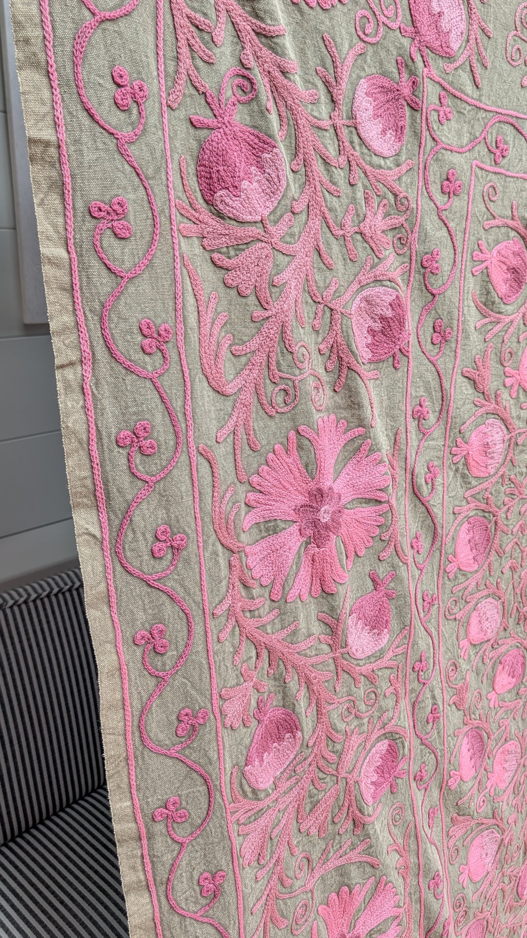 Suzani 076, Pop Pink
