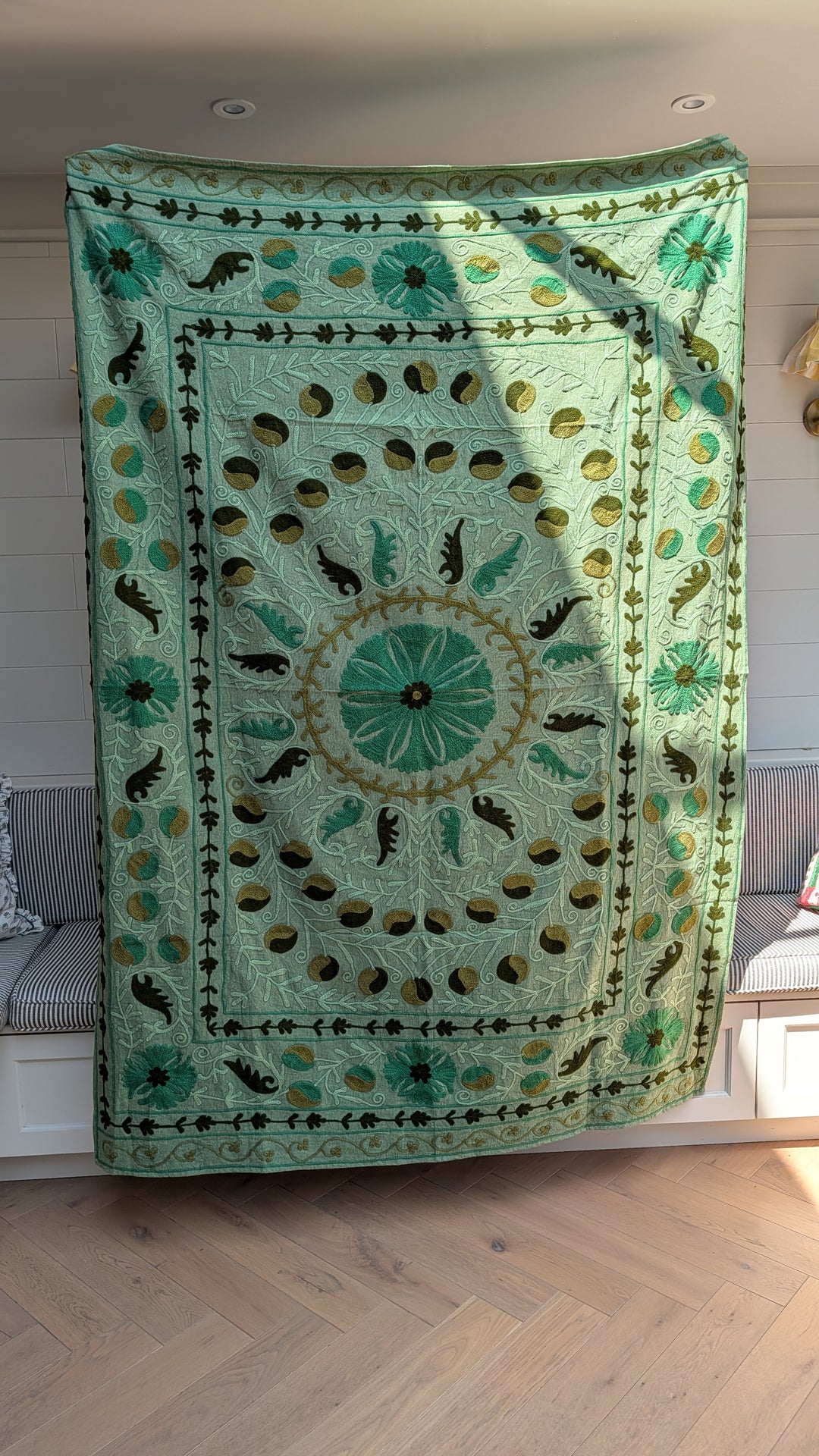 Suzani 049, Evergreen-throw-LNH Edit