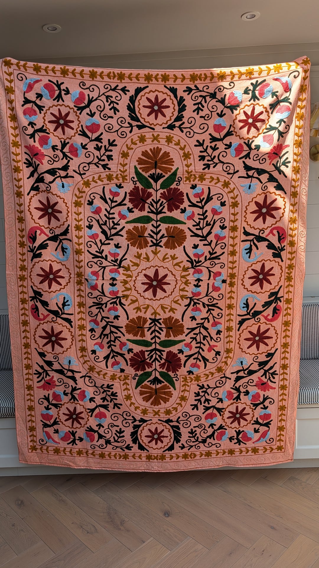 Suzani 059, Arabian Nights-throw-LNH Edit