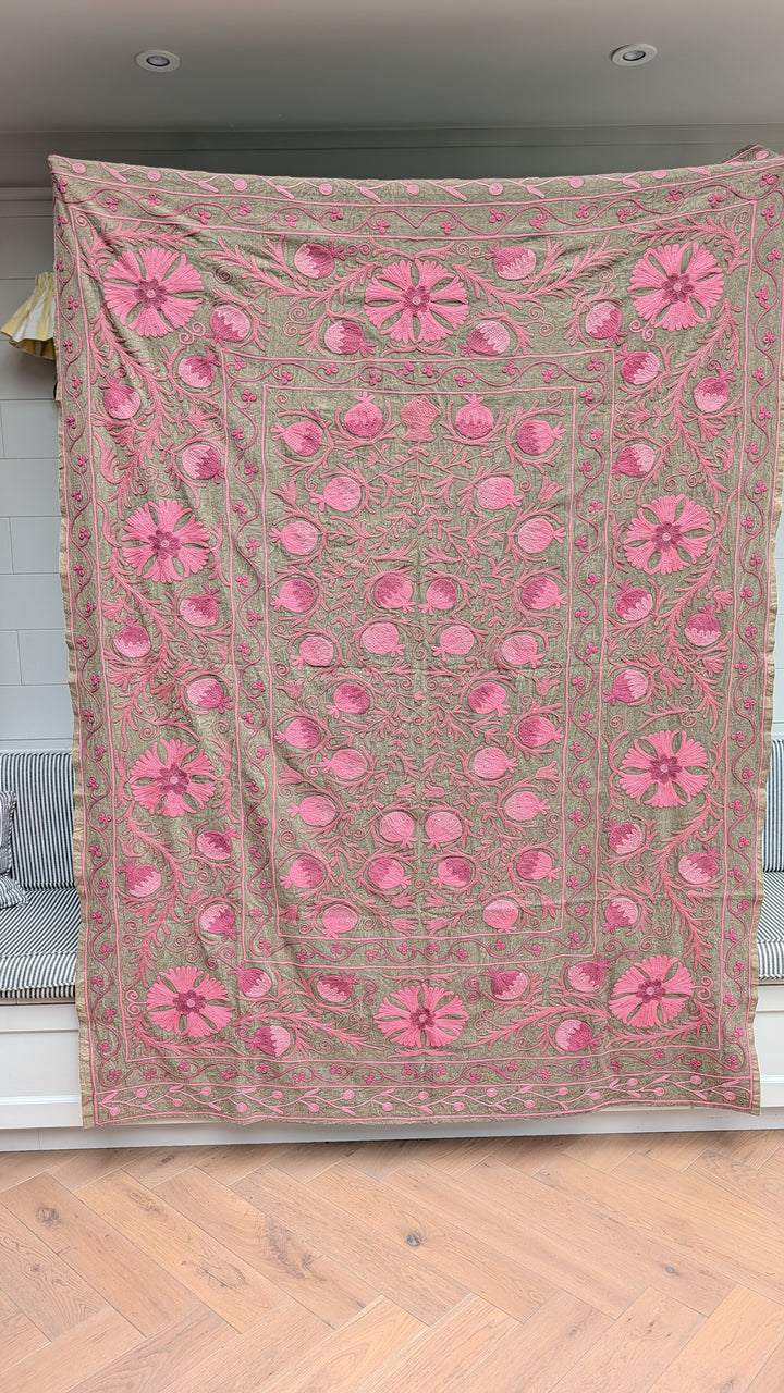 Suzani 076, Pop Pink
