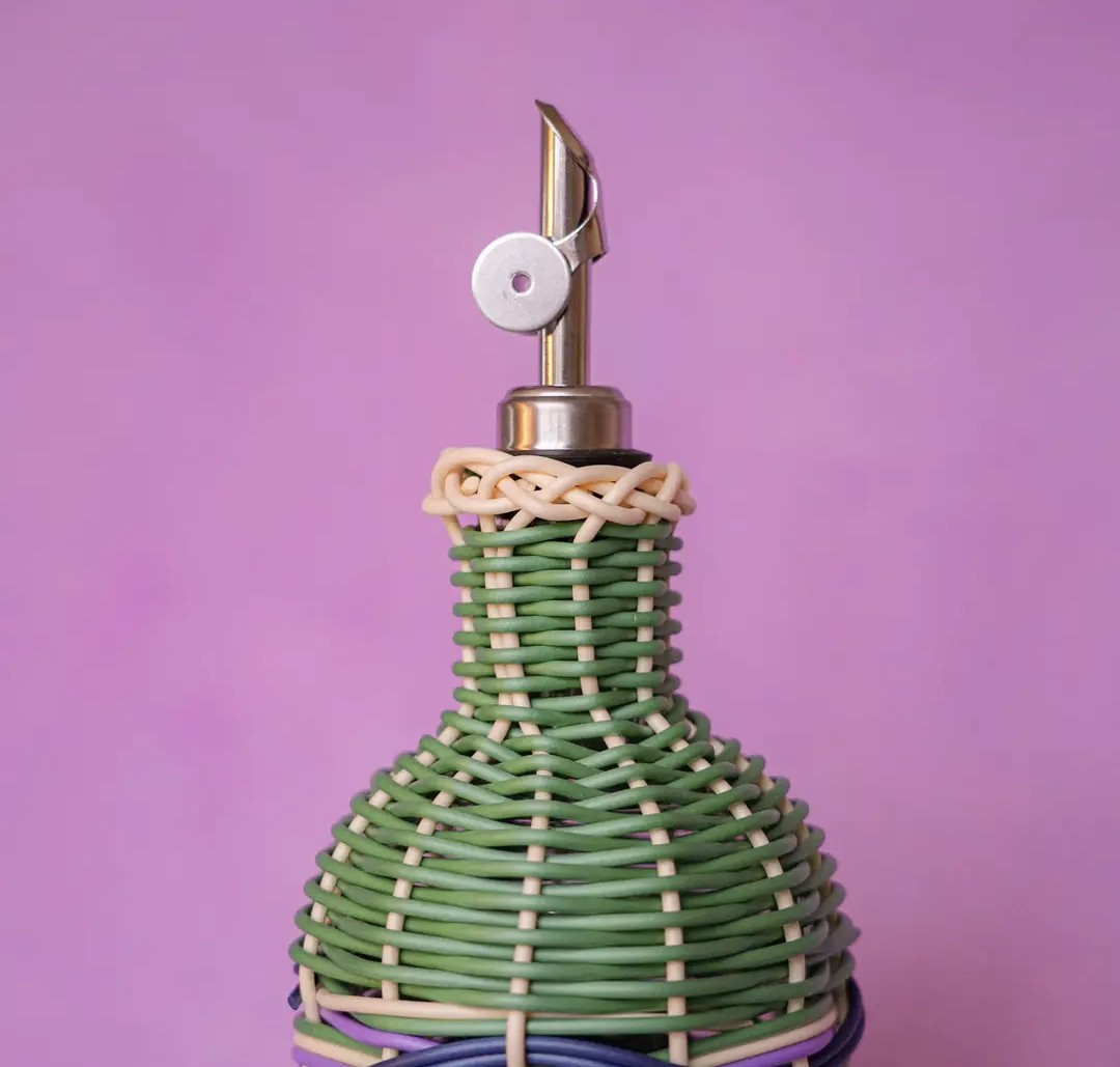 Brown/Green woven Oil Pourer