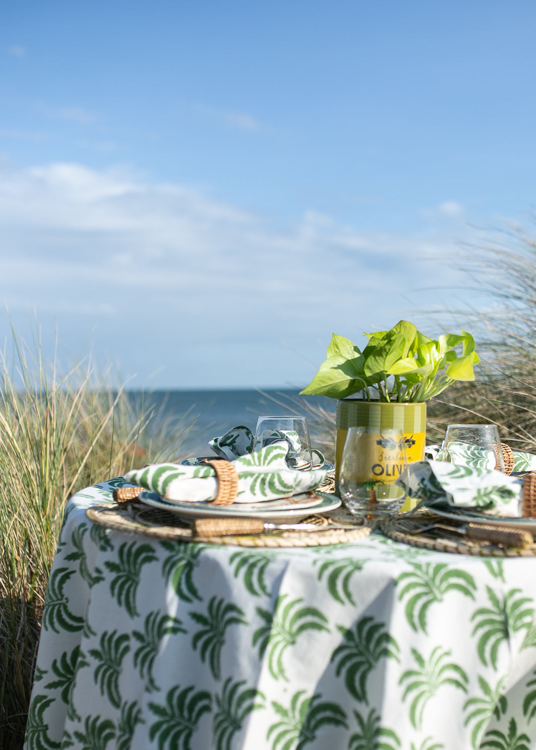 Modern Palm Green Round Tablecloth