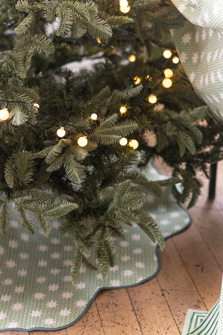Mistletoe Quilted Christmas Tree Skirt