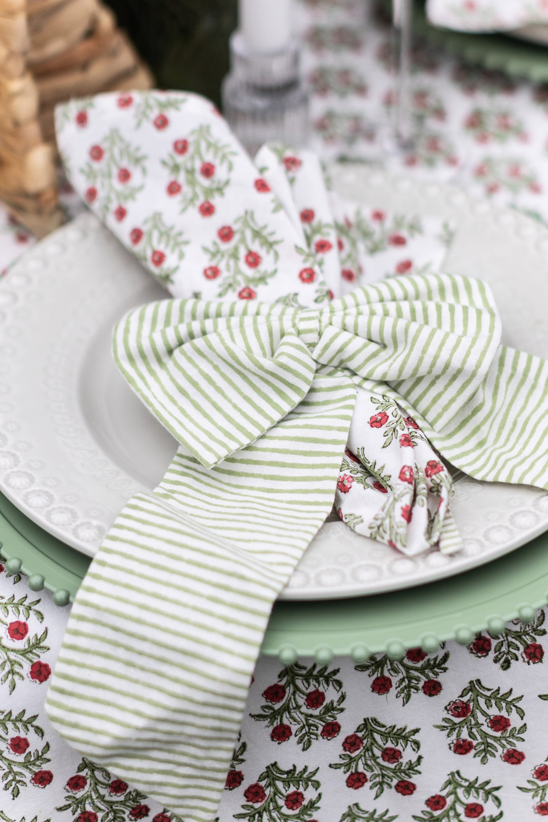 Lily Christmas Napkins, Set of 4