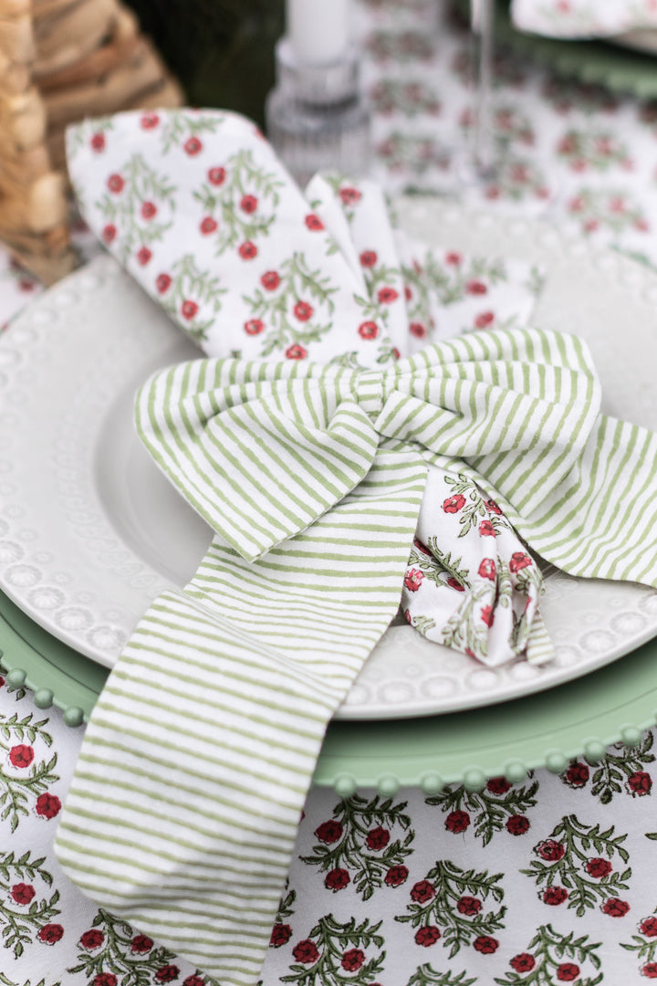 Lily Christmas Napkins, Set of 4