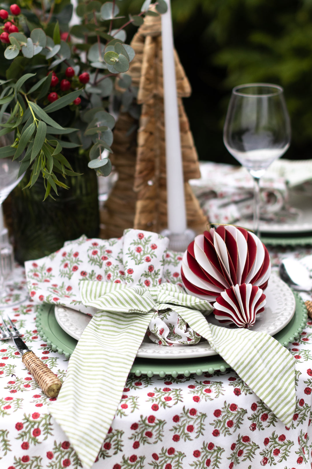 Lily Christmas Napkins, Set of 4
