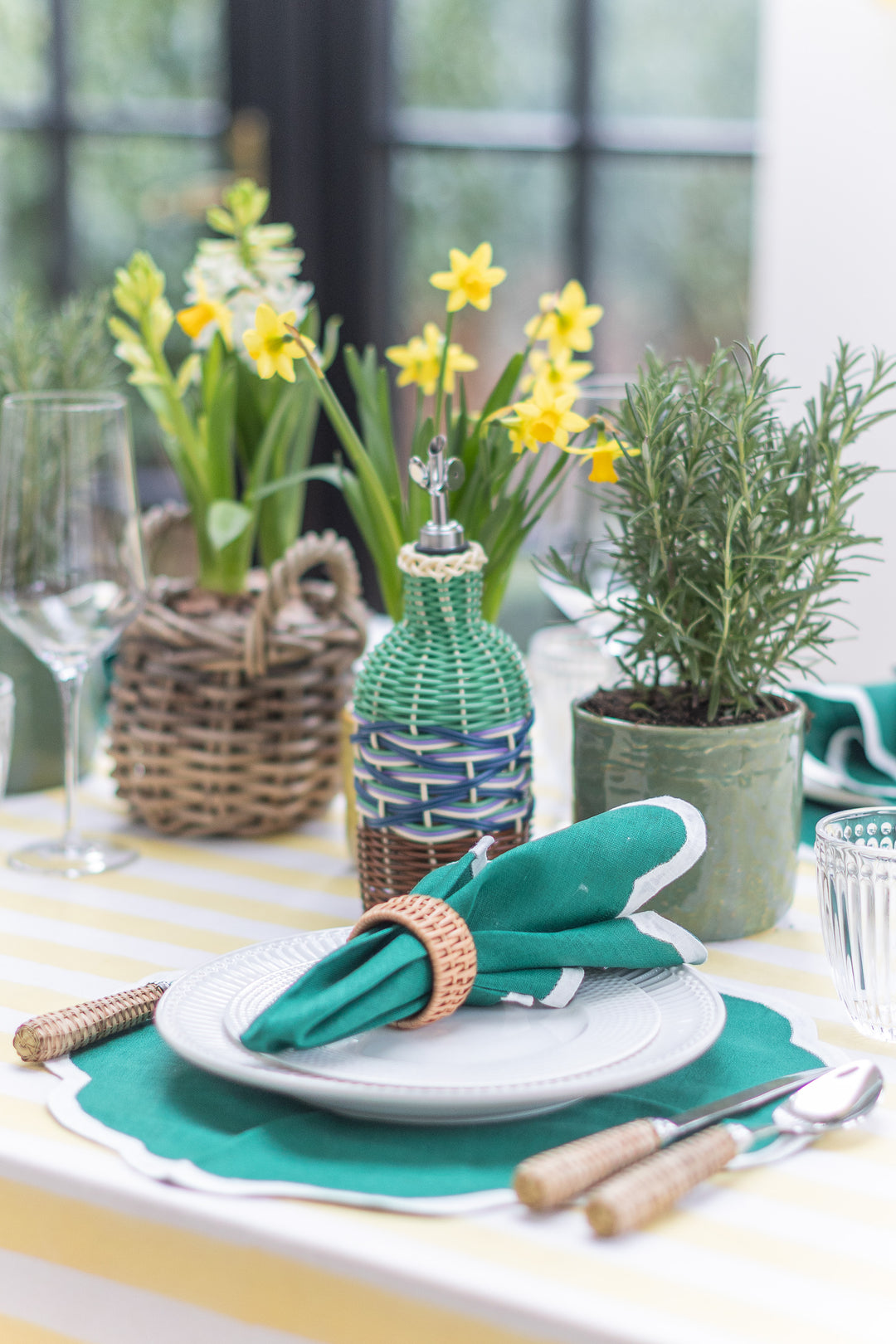 Green Scallop Linen Napkins, Set of 4