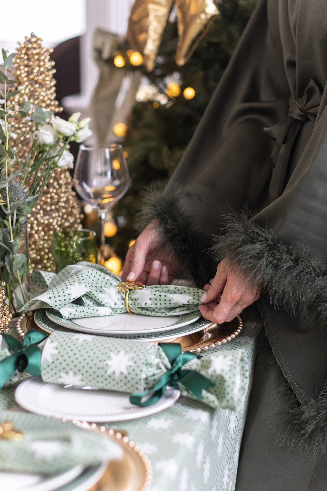 Mistletoe Round Tablecloth