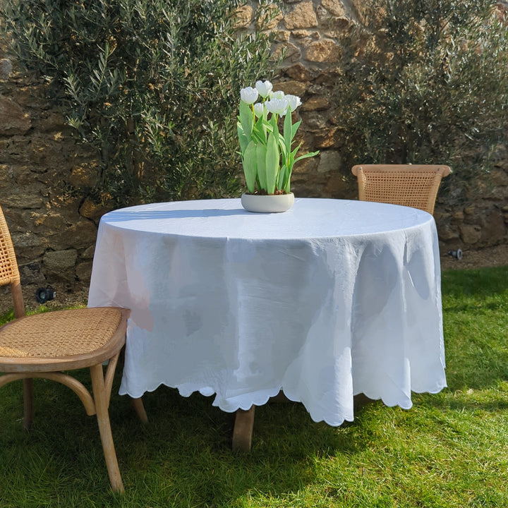 George White Scalloped Linen Round Tablecloth XL-Tablecloths-LNH Edit