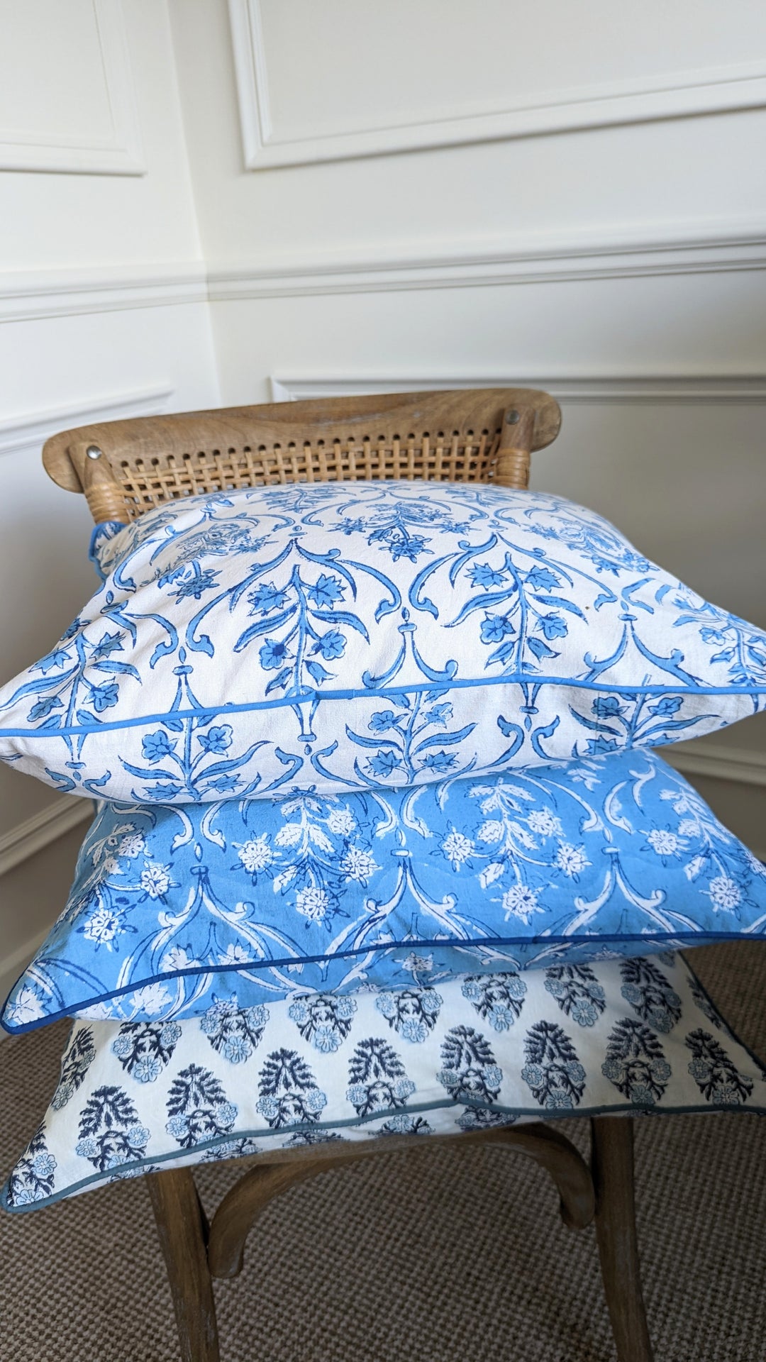 Pia White/Blue Cushion Cover-Cushion Covers-LNH Edit